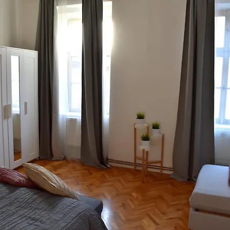 아파트 Spacious City Centre 프라하
